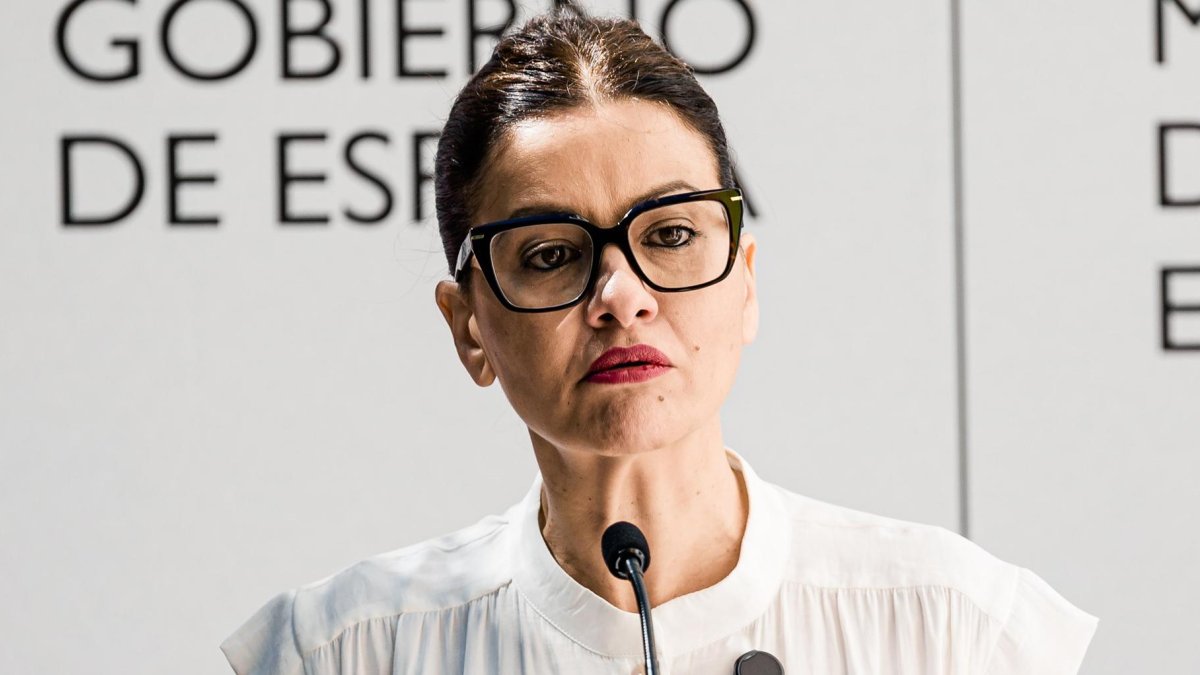 La ministra de Infancia y Juventud, Sira Rego, durante la presentación de los eventos institucionales programados con motivo del mes del Orgullo LGTBIQA+
