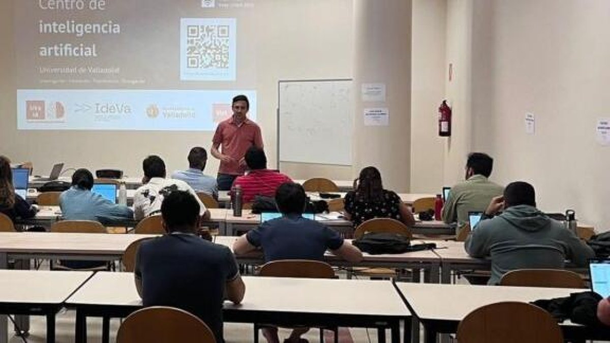 Curso impartido por la Universidad de Valladolid y el Ayuntamiento sobre Inteligencia Artificial.