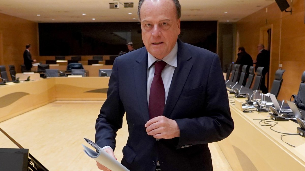 Comparecencia de Amilivia en las Comisión de Economía y Hacienda de las Cortes