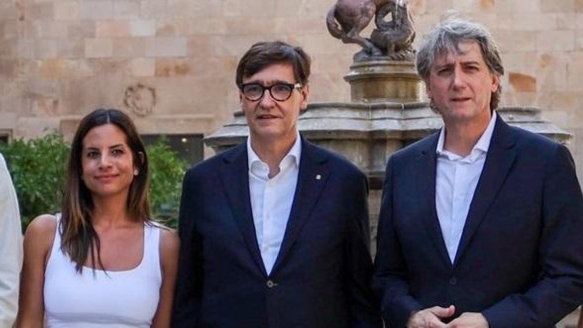 Nuria Rubio, Salvador Illa y Carlos Martínez, durante su encuentro con el presidente de Cataluña el sábado día 10 de julio.