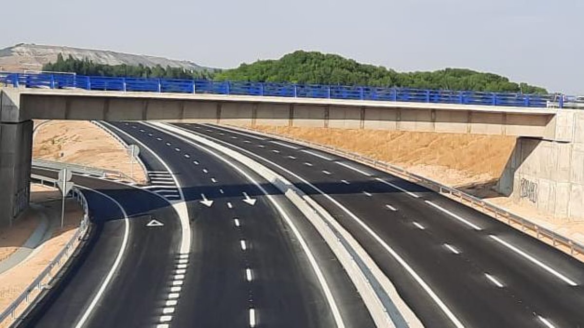 La autovía del Duero en el tramo vallisoletano de Tudela y Quitanilla luce ya pintada.