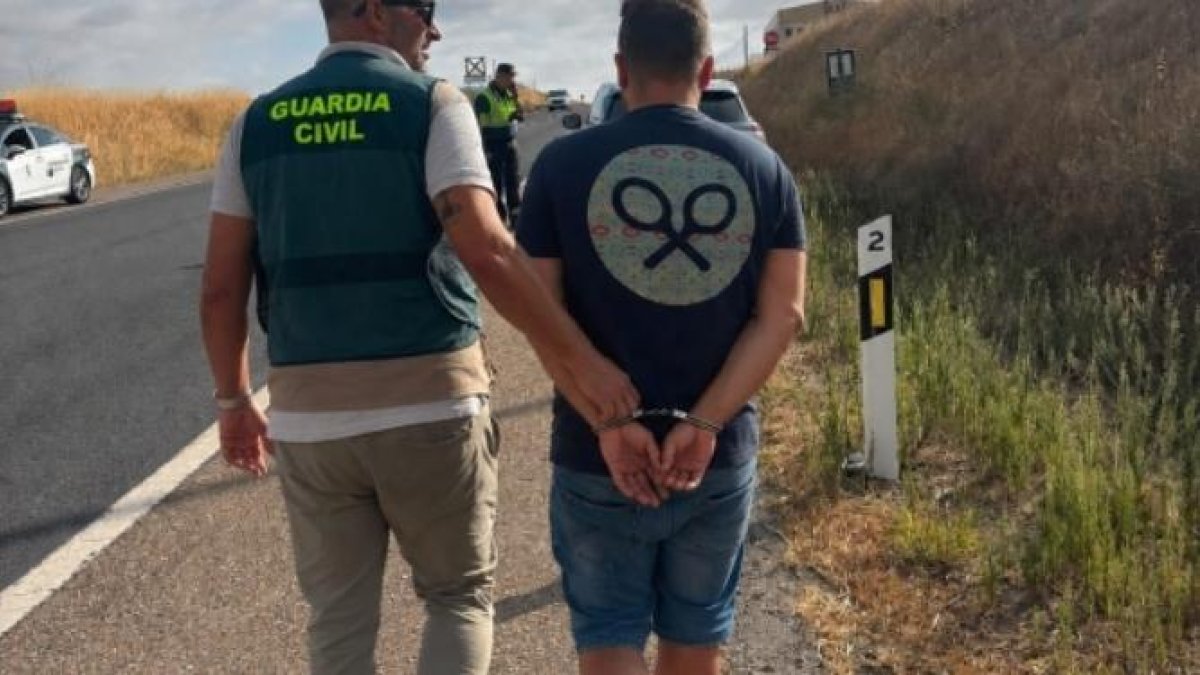 Detención del conductor del vehículo implicado en el accidente mortal.