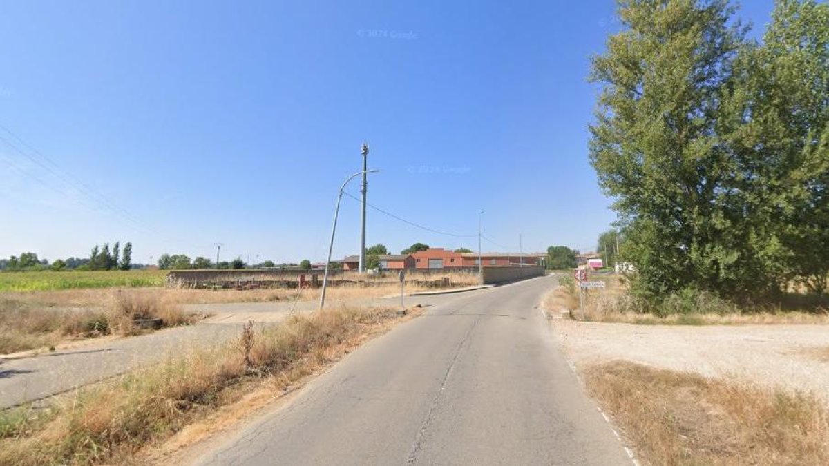 LE-5601 a la altura de Villaturiel, donde ha tenido lugar el accidente