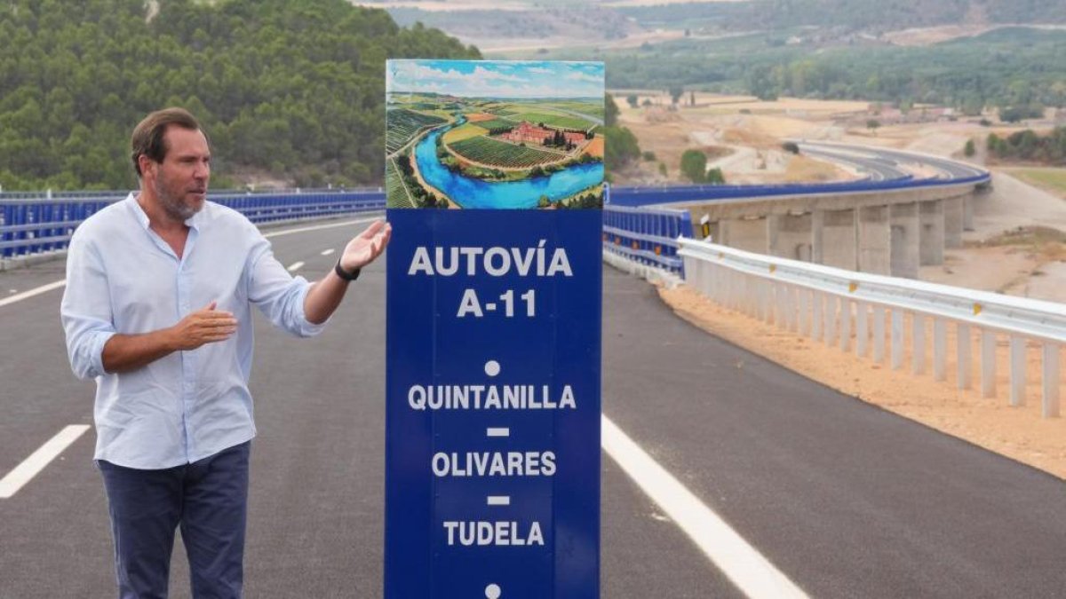Valladolid. 24/08/26. El ministro de TransporteEl Ministro de Transportes y Movilidad Sostenible, Óscar Puente, inaugura dos nuevos tramos de la A-11 entre Tudela y Valbuena.s y Movilidad Sostenible, Óscar Puente, preside la puesta en servicio de un nuevo tramo de la Autovía del Duero (A-11) entre los enlaces de San Bernardo y Tudela de Duero. PHOTOGENIC.