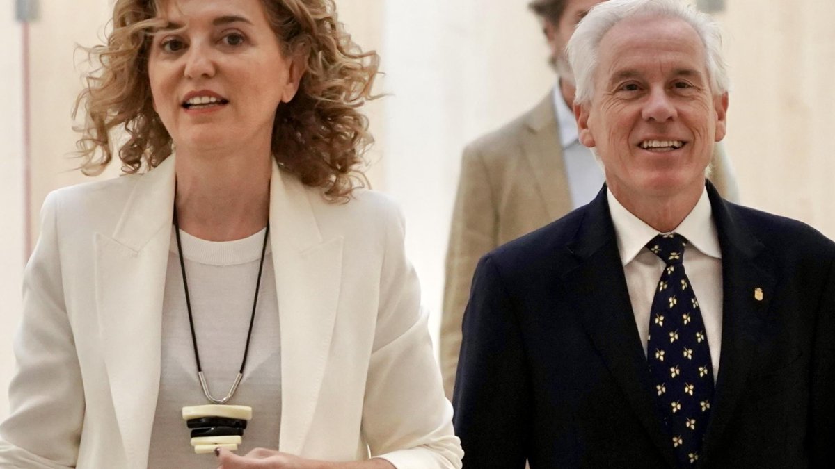 La consejera de Educación, María Pardo, junto al director general de Innovación y Formación del Profesorado, Luis Domingo González.