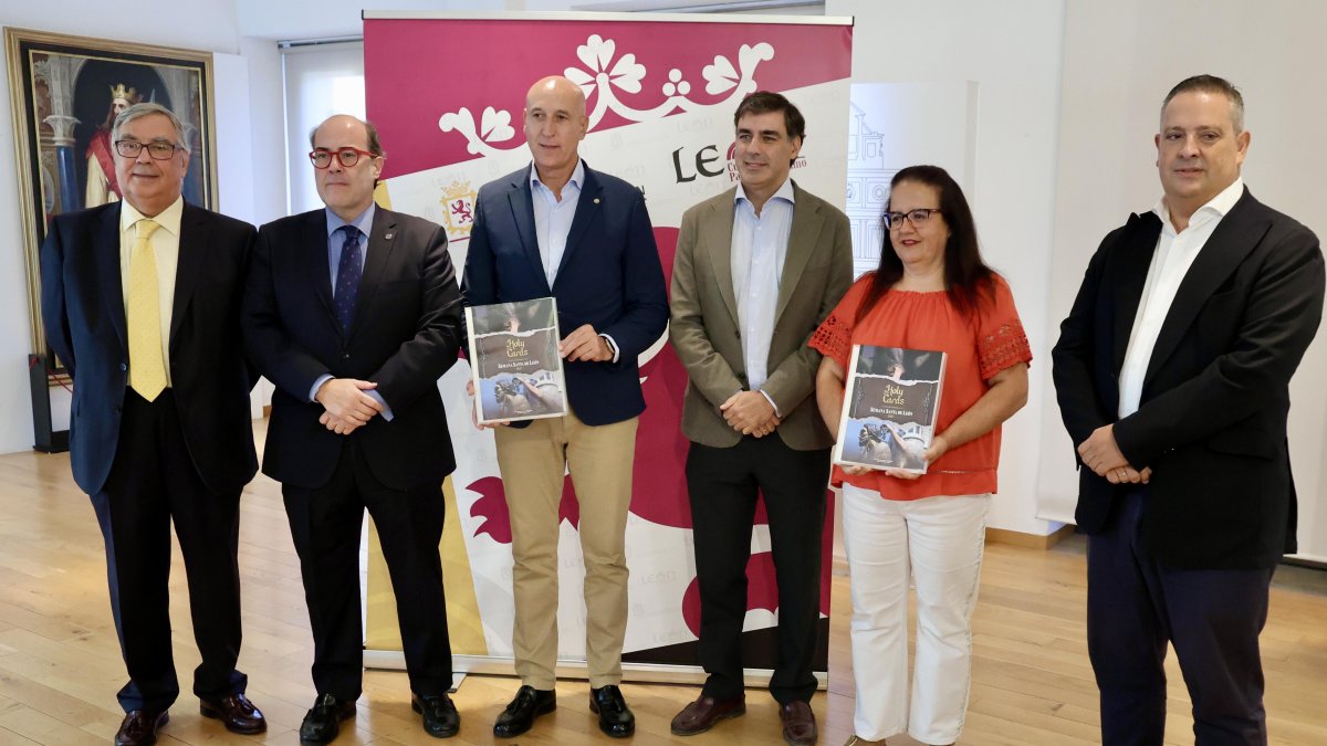 El alcalde de León, José Antonio Diez, presenta un nuevo proyecto de promoción de la Semana Santa leonesa