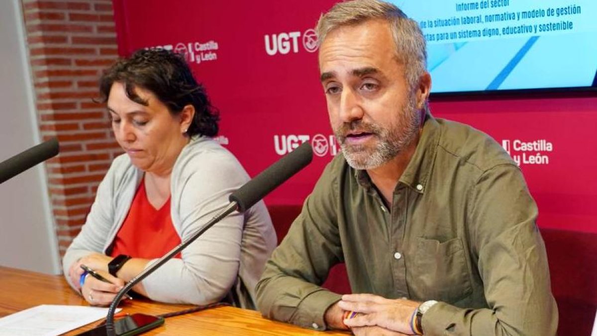 Mónica de la Cámara y Héctor Yagüez en la rueda de prensa.