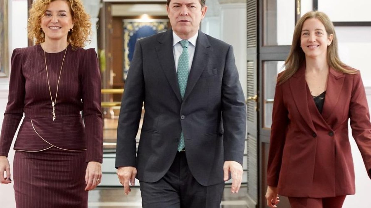 María Pardo, Alfonso Fernández Mañueco y Valle Ares.