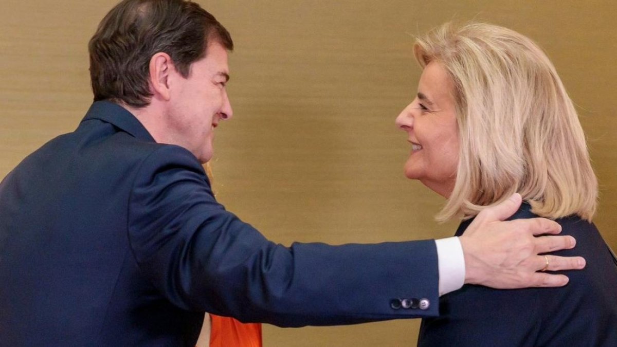 Imagen de archivo del presidente de la Junta, Alfonso Fernández Mañueco, con Fátima Báñez.
