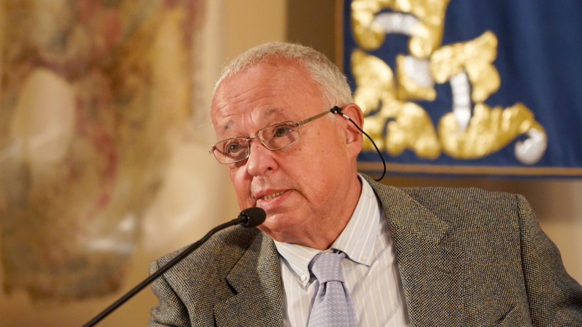 El consejero de Cultura y Turismo de la Junta de Castilla y León, Gonzalo Santonja, durante la presentación de la 25º edición de Intur. ICAL