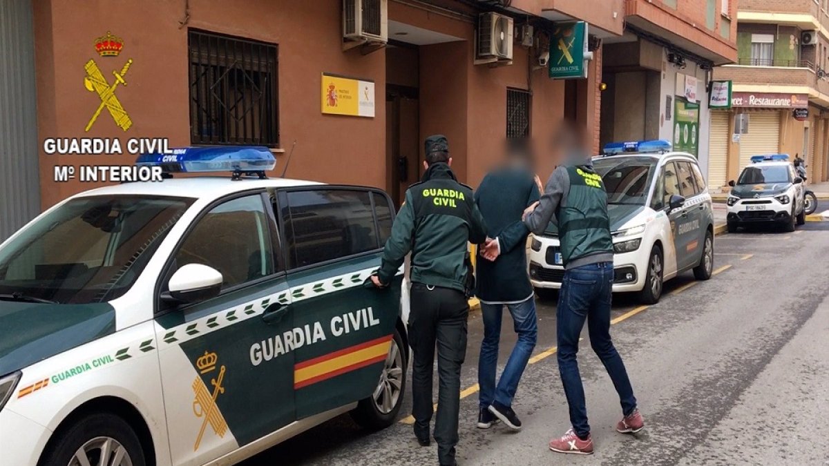 Detención de los siete integrantes de la banda de estafadores. -E. PRESS