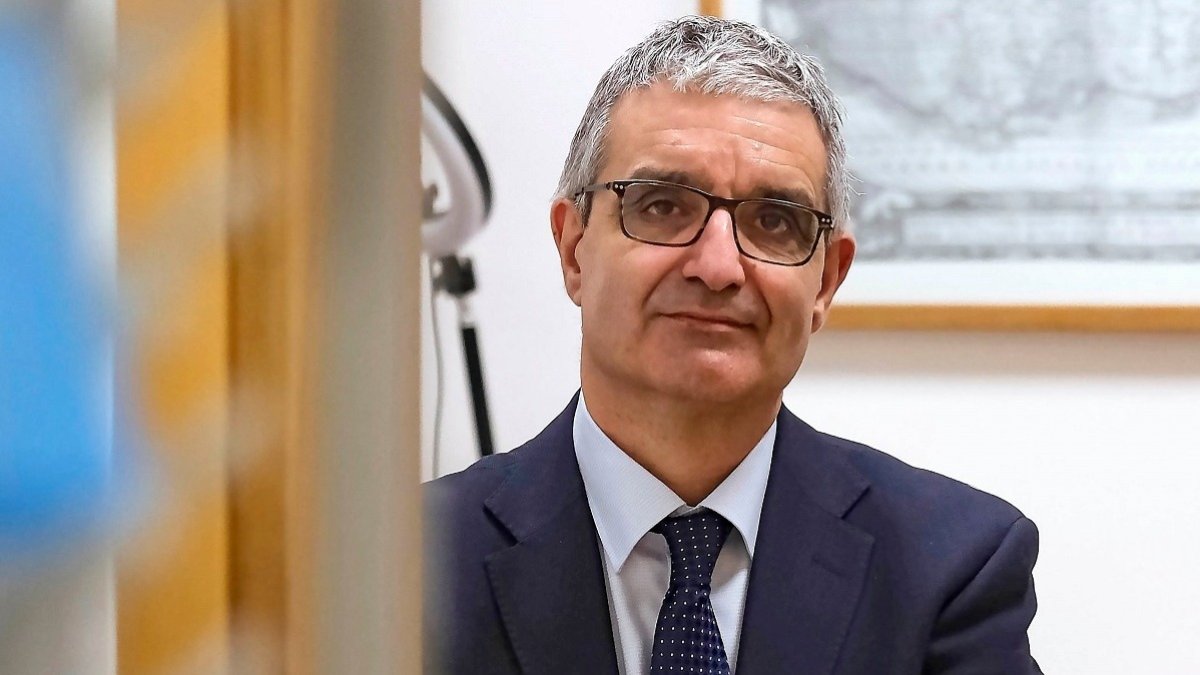 Xosé R. Bustelo.- ENRIQUE CARRASCAL