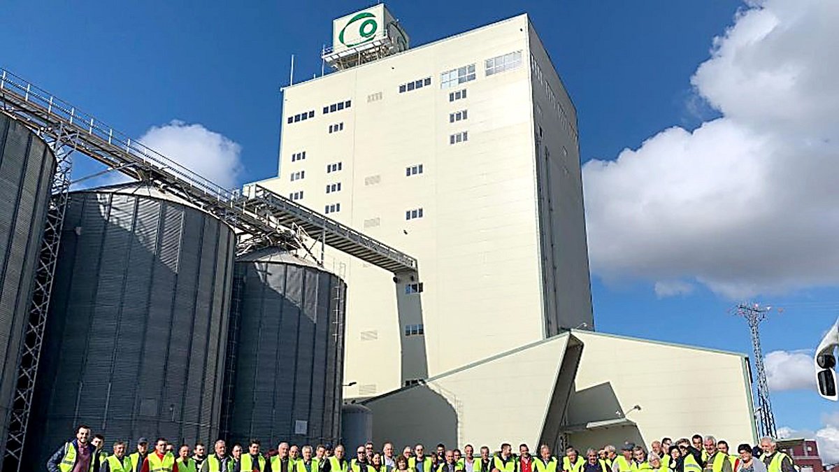 Un centenar de agricultores y ganaderos de la provincia de Ávila visita las instalaciones de la cooperativa Cobadú en una foto de archivo. ICAL