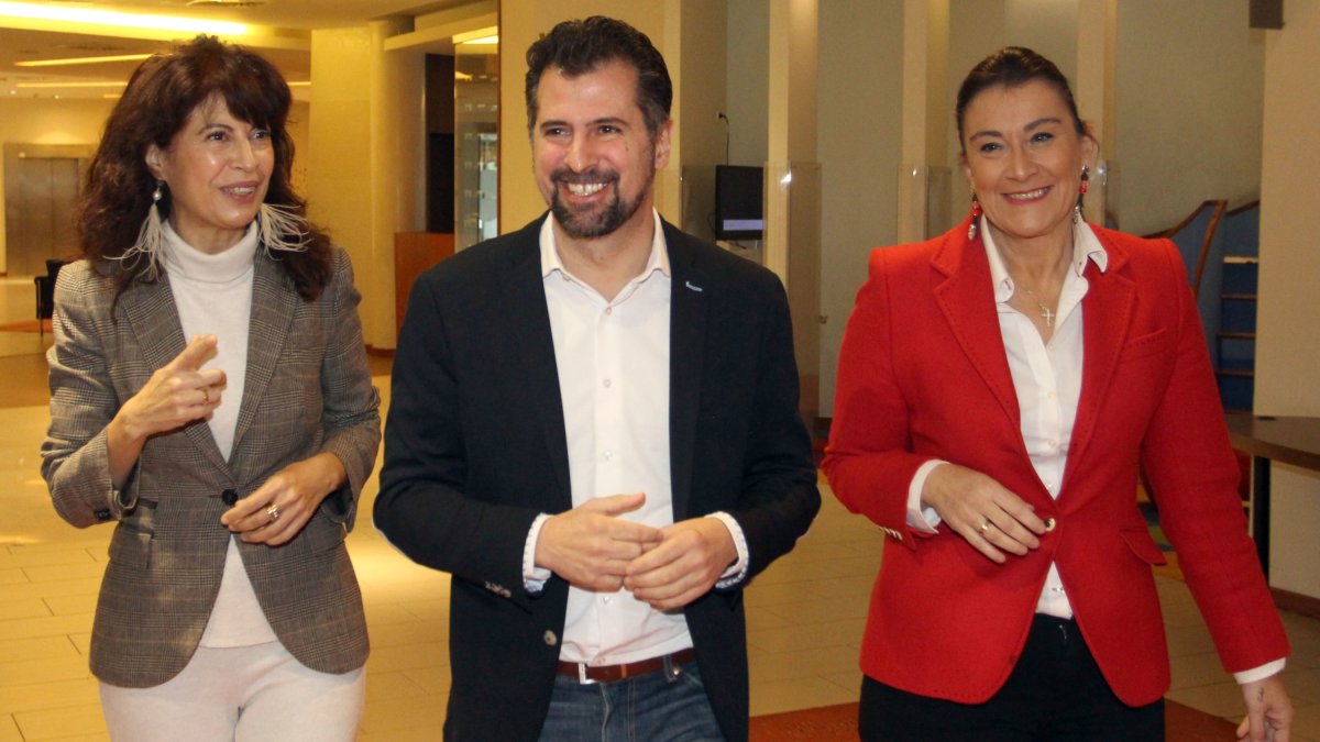 La ministra de Igualdad, Ana Redondo, Luis Tudanca y Ana Sánchez.-ICAL