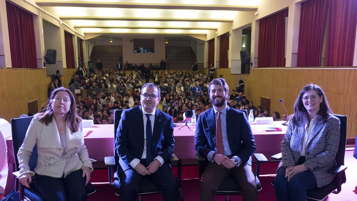 El vicepresidente de la Junta, Juan García-Gallardo, interviene en la inauguración de la VII Semana de Formación ‘Enseñar educando’ del Colegio San Agustín de Salamanca. - ICAL