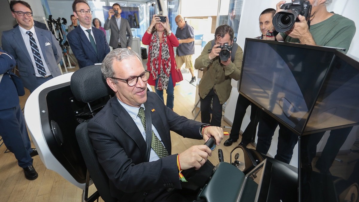 El consejero de Industria, Comercio y Empleo, Mariano Veganzones, inaugura en León la jornada técnica de innovación en prevención de riesgos laborales. ICAL