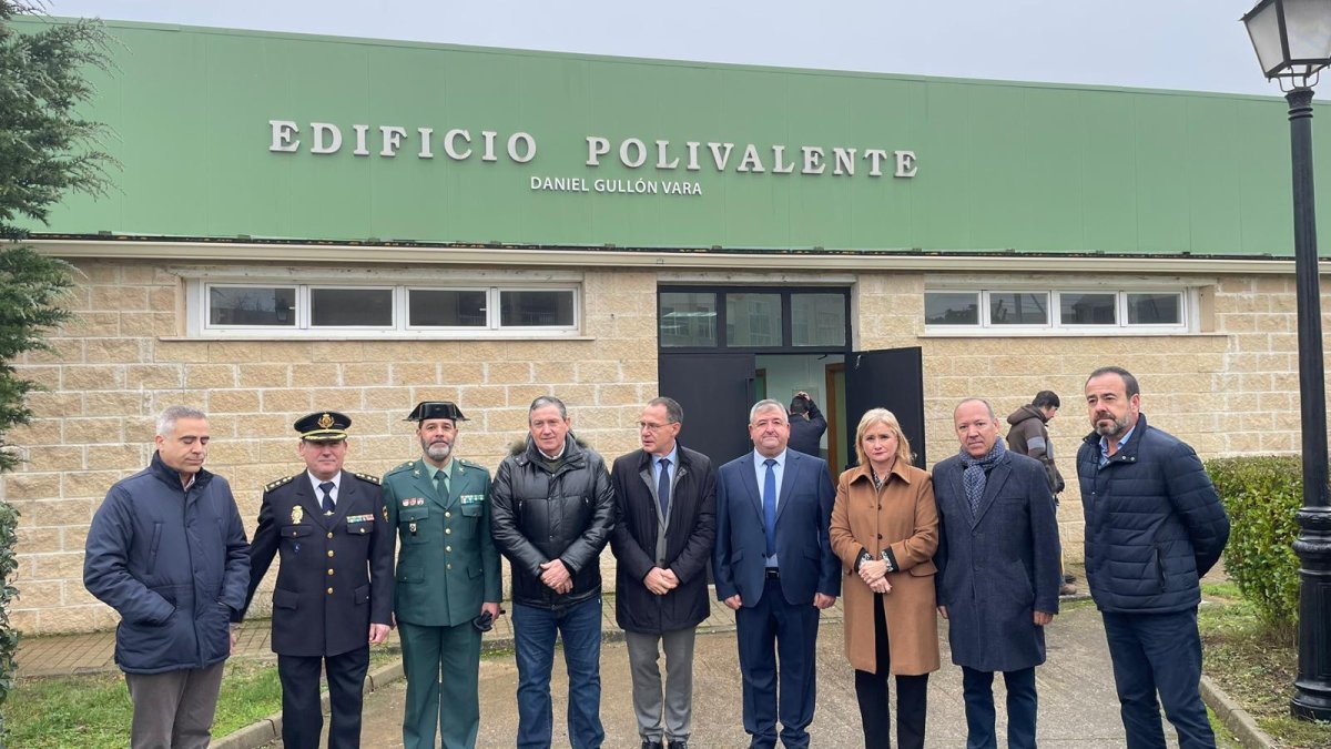 Rinden homenaje al brigadista Daniel Gullón Vara, fallecido mientras trabajaba en la extinción del incendio de Losacio. ICAL