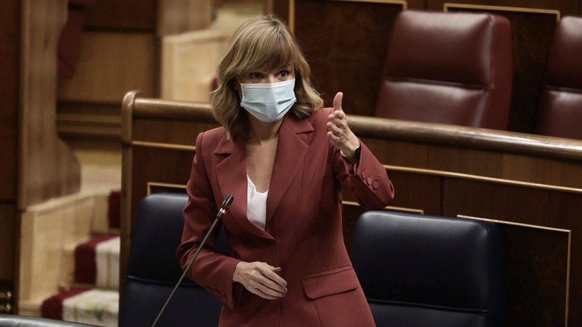 La ministra de Educación, Pilar Alegría, interviene en una sesión plenaria, en el Congreso de los Diputados. - Europa Press