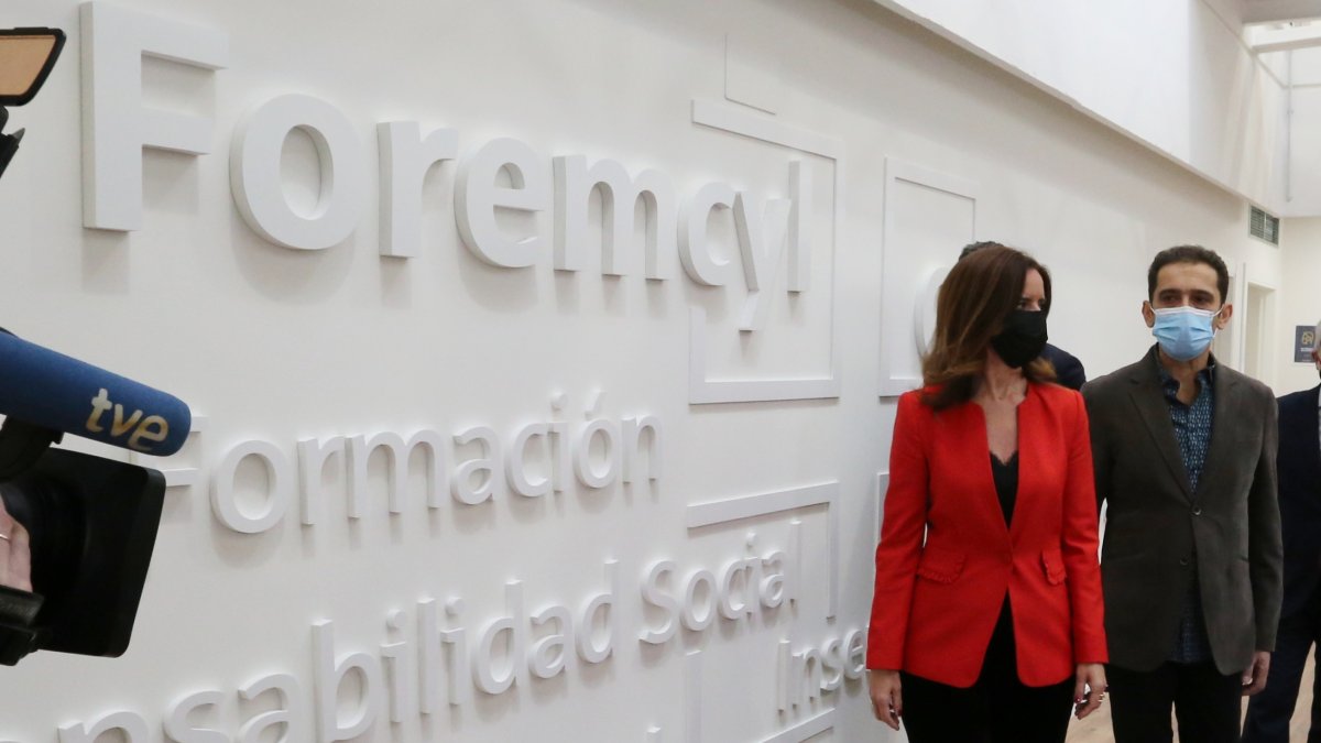 La ex consejera Ana Carlota Amigo y Vicente Andrés, en una imagen de archivo en el Foremcyl.-ICAL