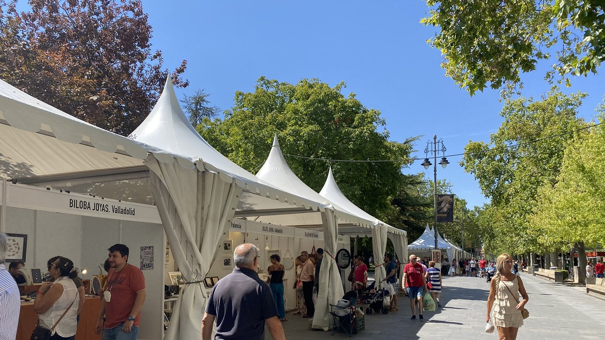 Feria del Libro y Artesanía en las fiestas de San Antolín de Palencia 2022.- TWITTER MIRIAM ANDRÉS