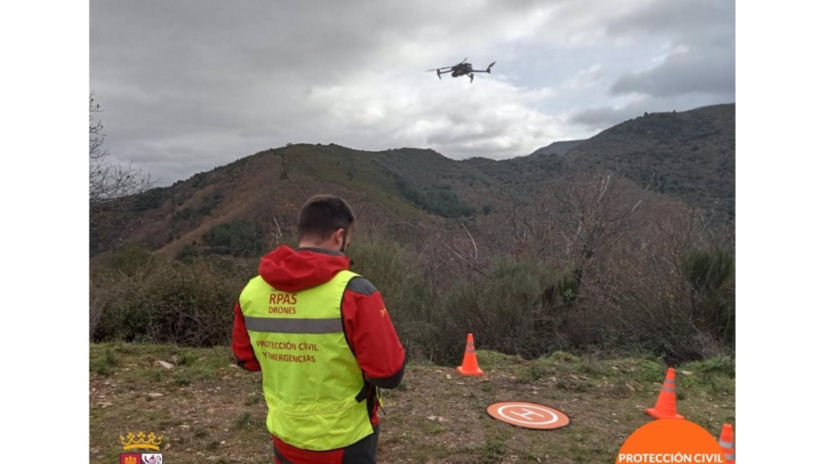 Imagen del operativo de búsqueda del hombre desaparecido en Rimor (León).- E. PRESS