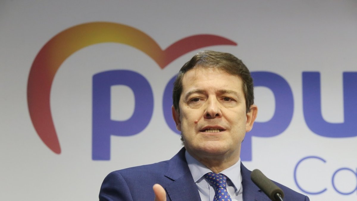Alfonso Fernández Mañueco, durante la rueda de prensa de este jueves.- ICAL
