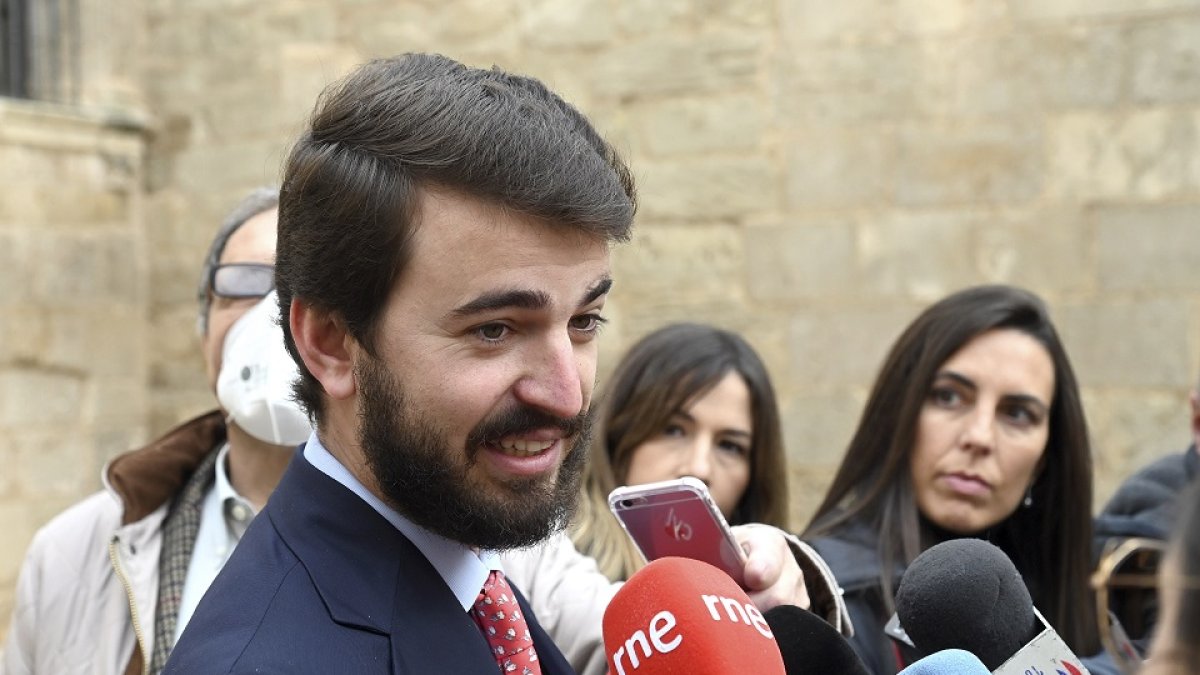 Inauguración de las jornadas ‘Memoria y Prevención del Terrorismo: educación y competencias para una ciudadanía y cultura democráticas’ por parte del vicepresidente de la Junta, Juan García-Gallardo.- ICAL