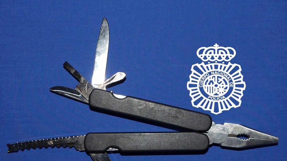Navaja con la que un varón presuntamente amenazó a una médico en Médico en Salamanca. - E. PRESS