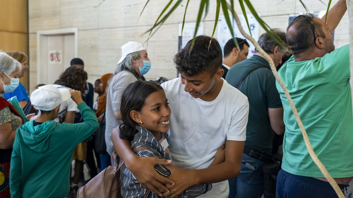 Las imágenes de los niños saharauis que llegan a Castilla y León a pasar el verano.- Ical