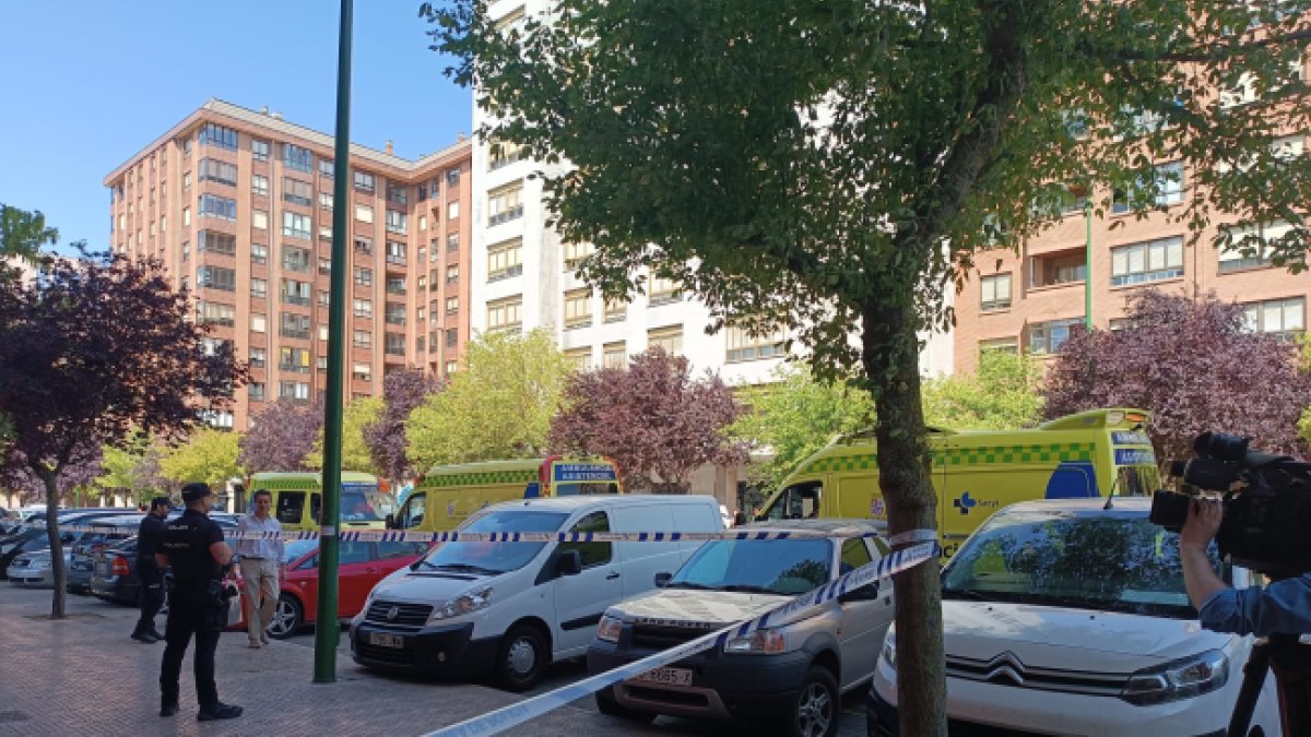 Ambulancias junto al banco atracado. ECB