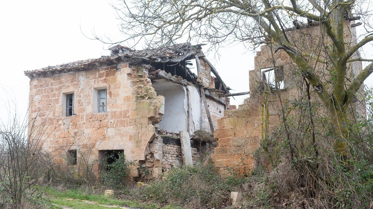 Bárcena de Bureba, en Burgos, un pueblo deshabitado comprado por una pareja holandesa. -ICAL