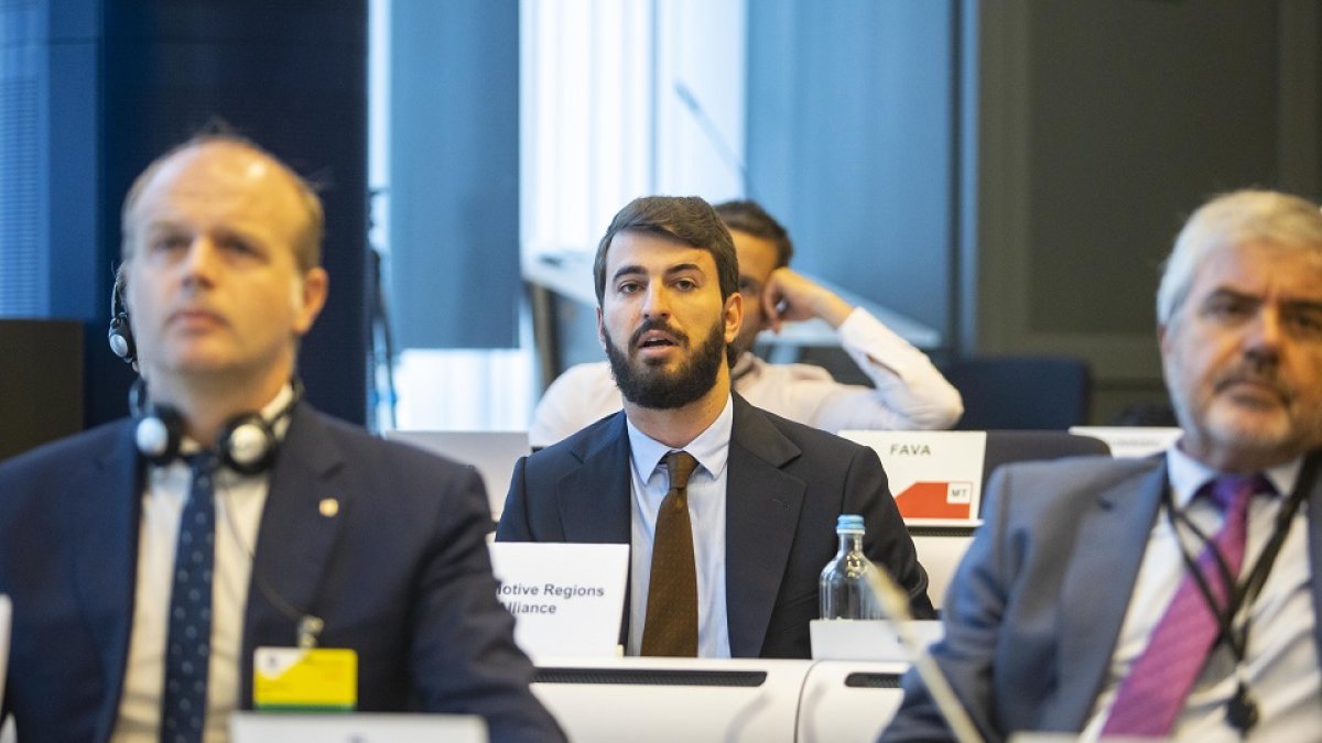 El vicepresidente de la Junta de Castilla y León, Juan García-Gallardo, participa en la firma de la Alianza de Regiones con Industria de Automoción. - ICAL