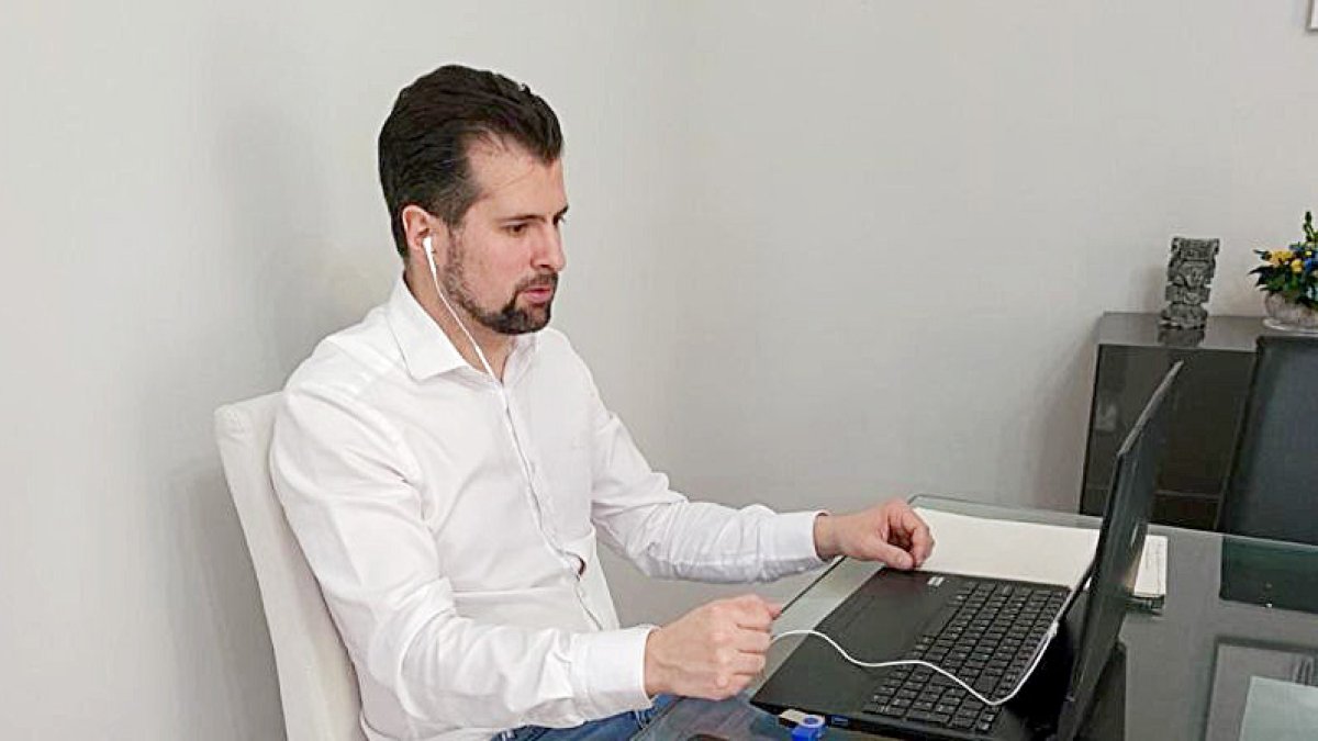 El secretario regional del PSOE, Luis Tudanca, se reúne de forma telemática con Permanente de la Comisión Ejecutiva Autonómica (CEA). - E.M.