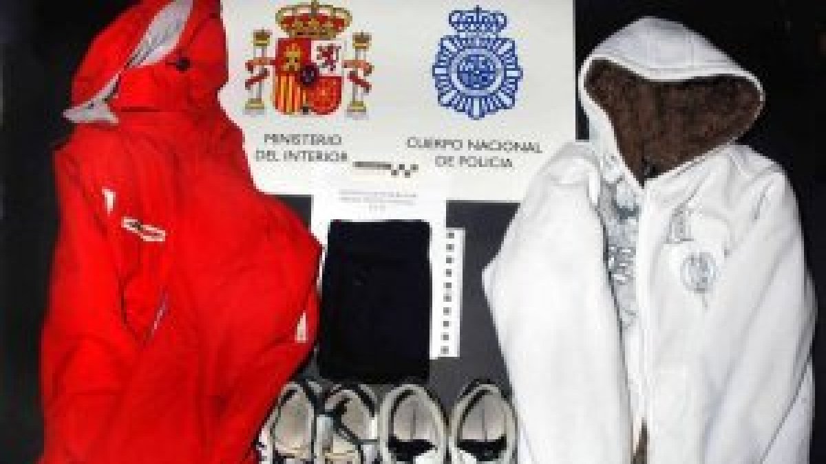 Sudaderas con capucha y prendas con las que cometías las violaciones el 'violador de la capucha'. E. M.