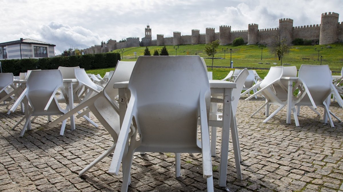 Imagen de archivo de la terraza de un local de hostelería en Ávila. - ICAL