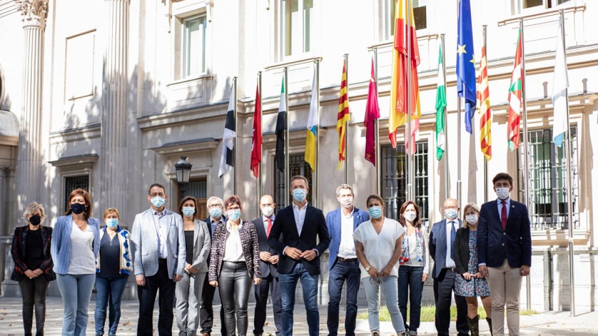 Los senadores de Castilla y León muestran su apoyo a la moción de censura presentada por Luis Tudanca