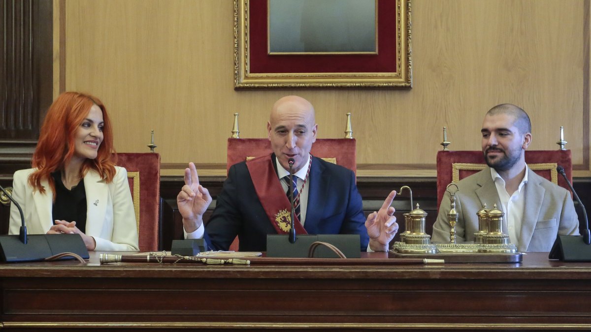 Los astronautas, Sara García y Pablo Álvarez, fueron recibidos en el Ayuntamiento de León. ICAL