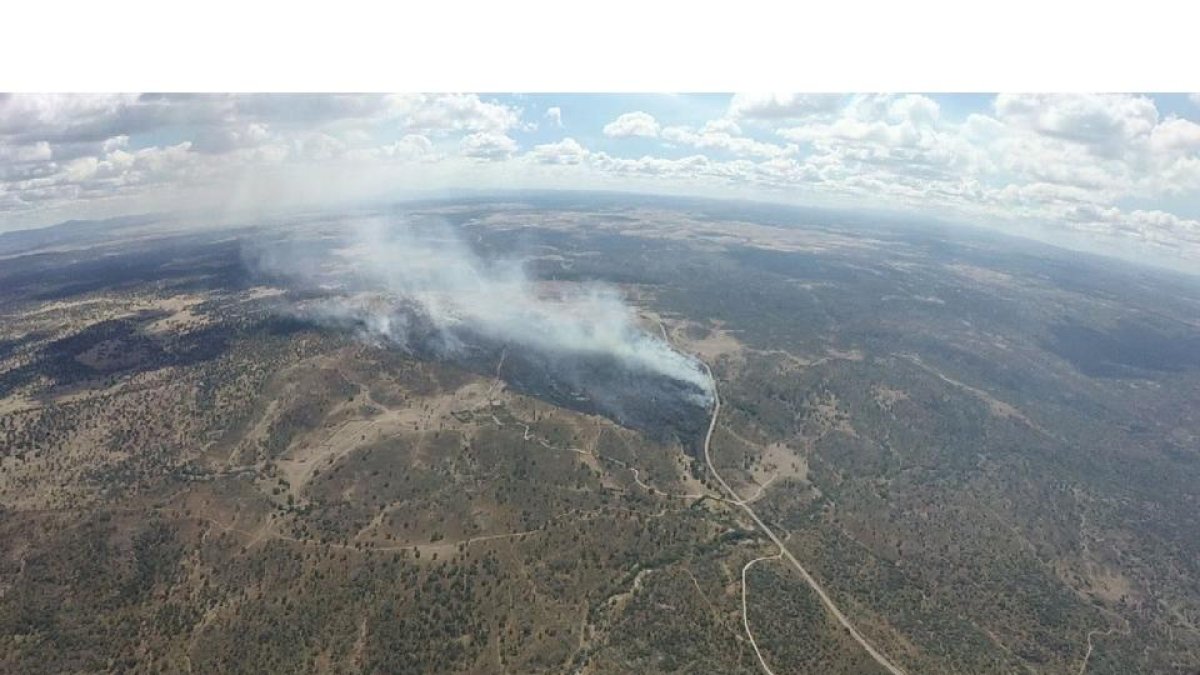 Incendio en San Felices de Gallegos, en la provincia de Salamanca. - EUROPA PRESS