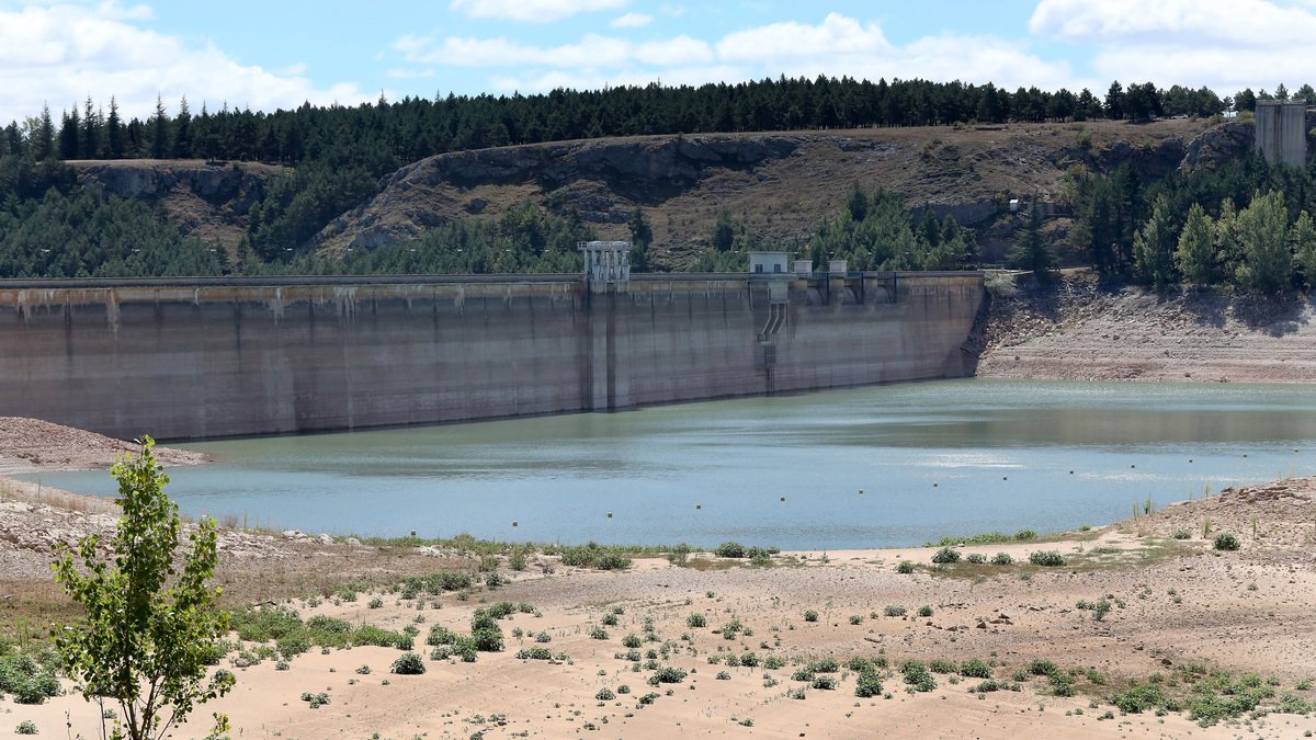 Embalse de Aguilar de Campoo en la zona de la presa.- ICAL