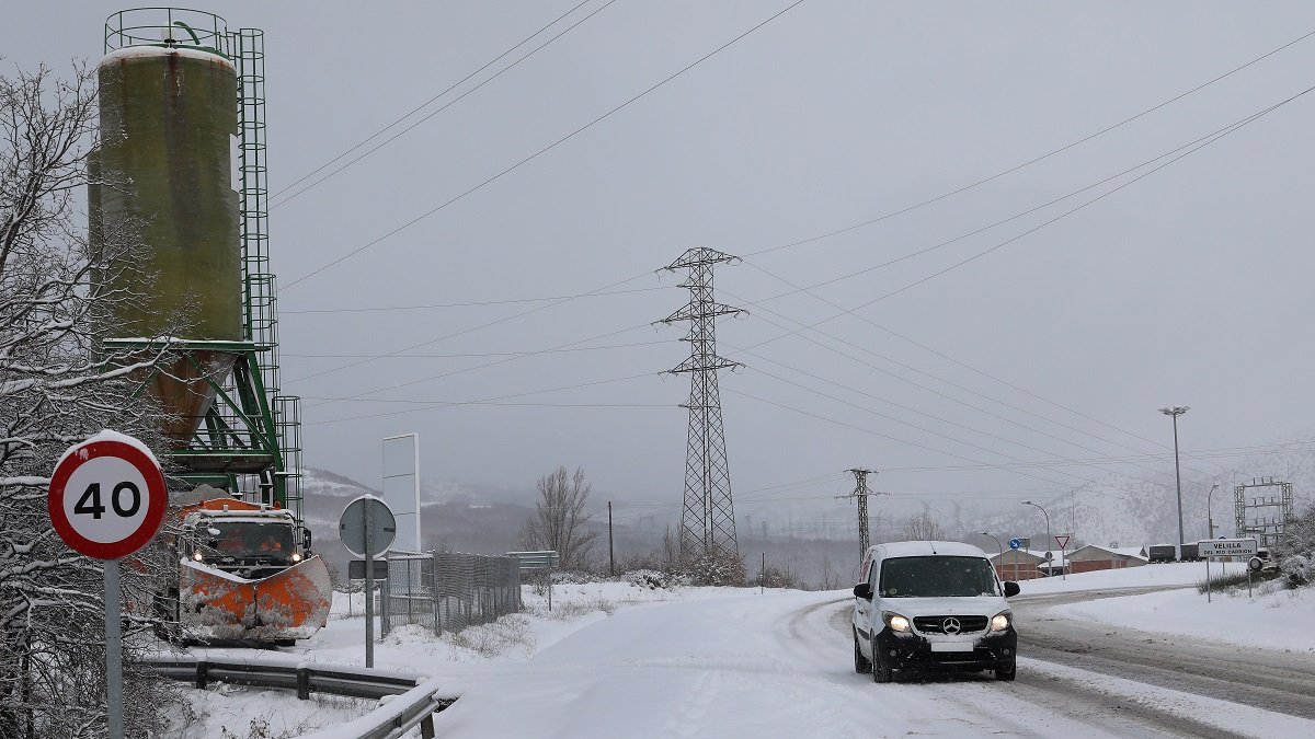 Nieve en el municipio de Velilla del río Carrión en Palencia.- ICAL