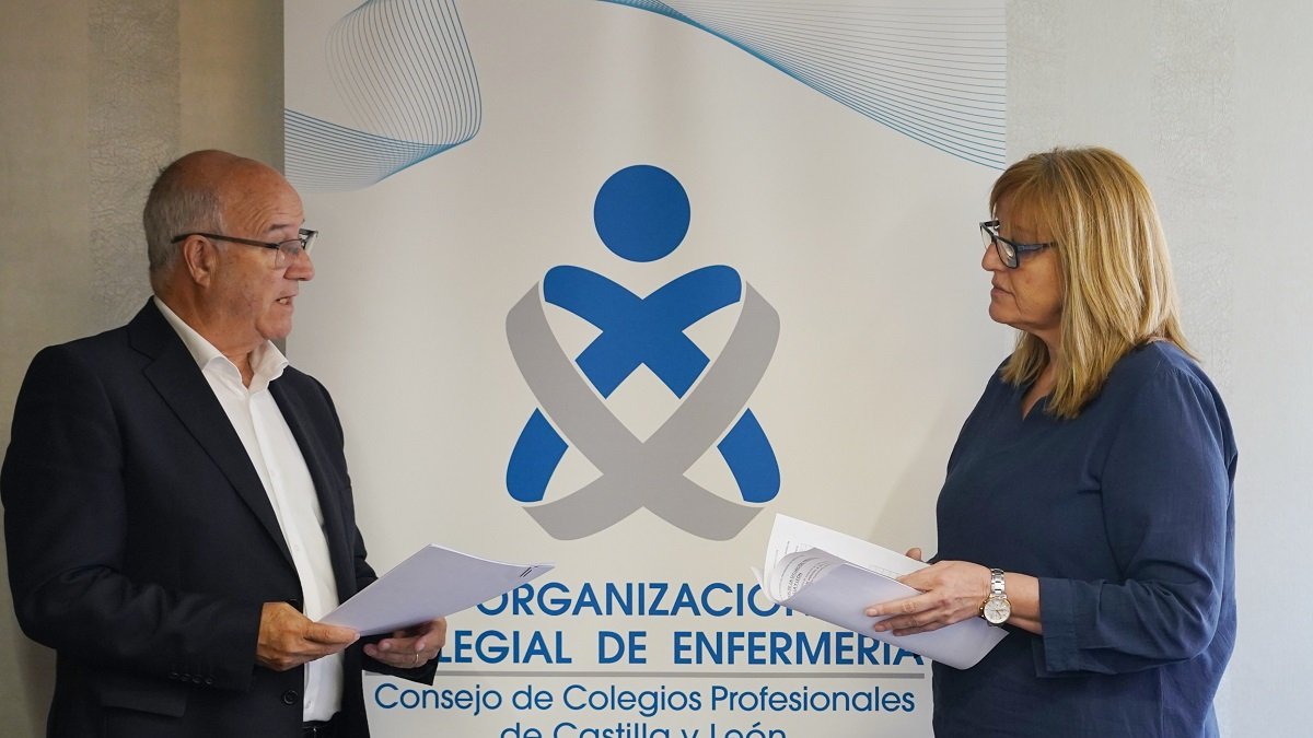 Rubén Cacho / ICAL . El presidente del Consejo Autonómico de Enfermería de Castilla y León, Enrique Ruiz Forner, y la presidenta del Colegio Oficial de Enfermería de Palencia, Carmen Bárcena, presentan un estudio sobre las condiciones en las que desarrollan su actividad profesional en la región las profesionales de enfermería. -ICAL