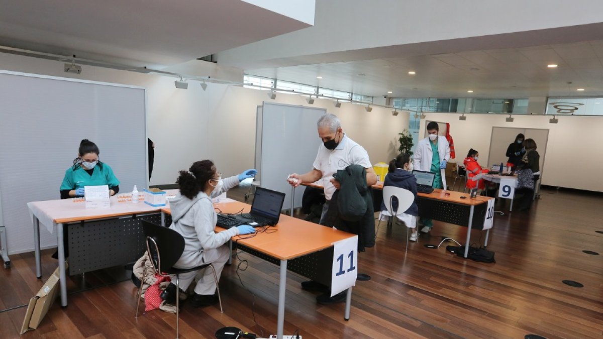 Vacunación con la tercera dosis contra la Covid-19 en Valladolid.- ICAL