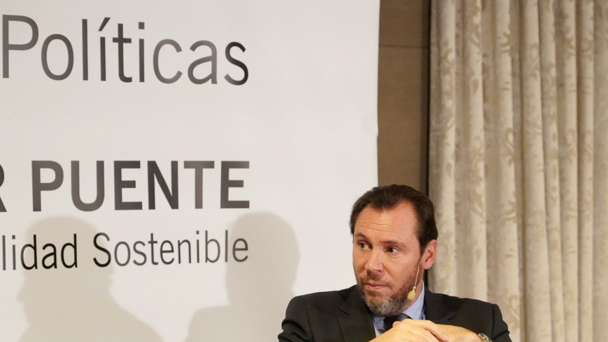 <p>Conversaciones con ÓSCAR PUENTE, Ministro de Transportes y Movilidad Sostenible.</p>
<p>Modera: Pablo R. Lago, director de EL MUNDO CASTILLA Y LEÓN.</p>
<p>Lunes 18 de diciembre de 2023 a las 9:30h</p>