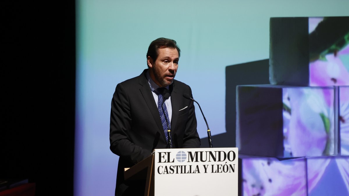 El alcalde de Valladolid, Óscar Puente, durante un momento de su intervención en la gala de los Premios La Posada. PHOTOGENIC