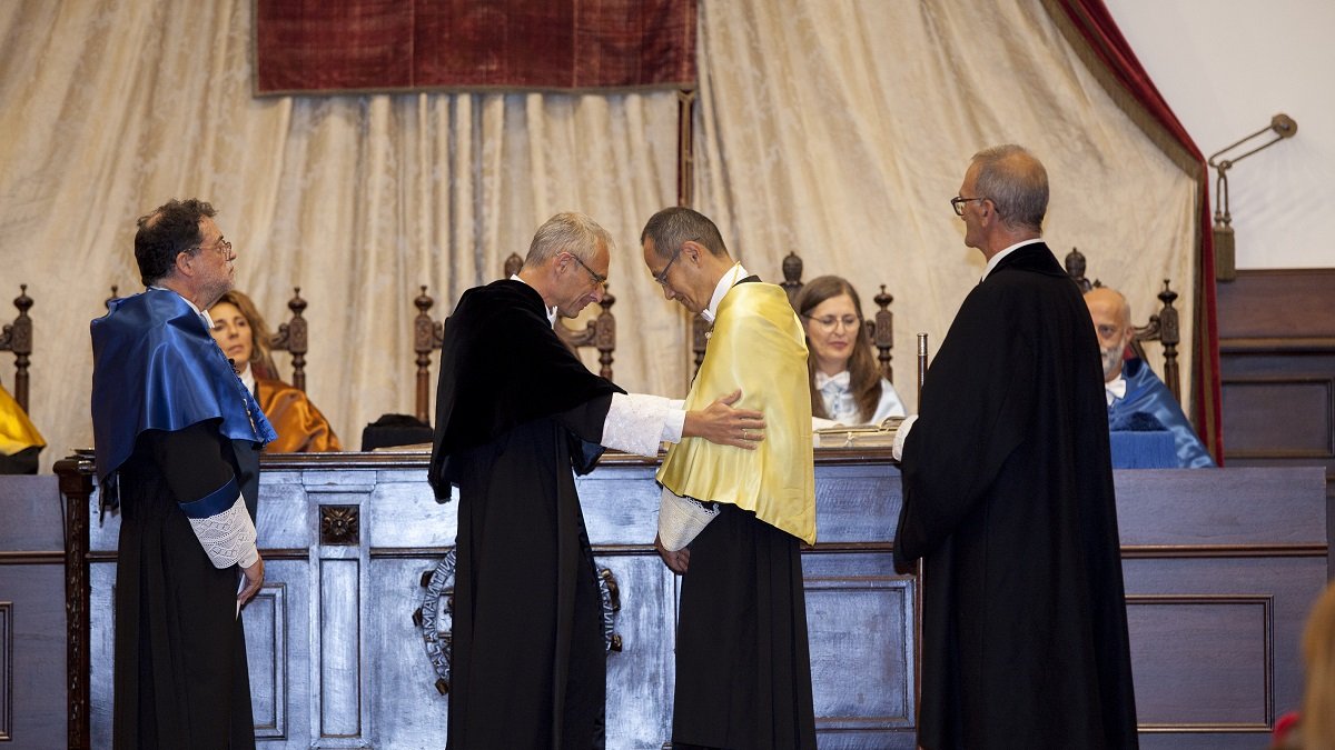 La Universidad de Salamanca inviste doctor ‘honoris causa’ al médico japonés y premio Nobel en Fisiología y Medicina, Shinya Yamanaka en un acto solemne, desarrollado conforme al antiguo ceremonial en latín, y presidido por el rector, Ricardo Rivero. -ICAL