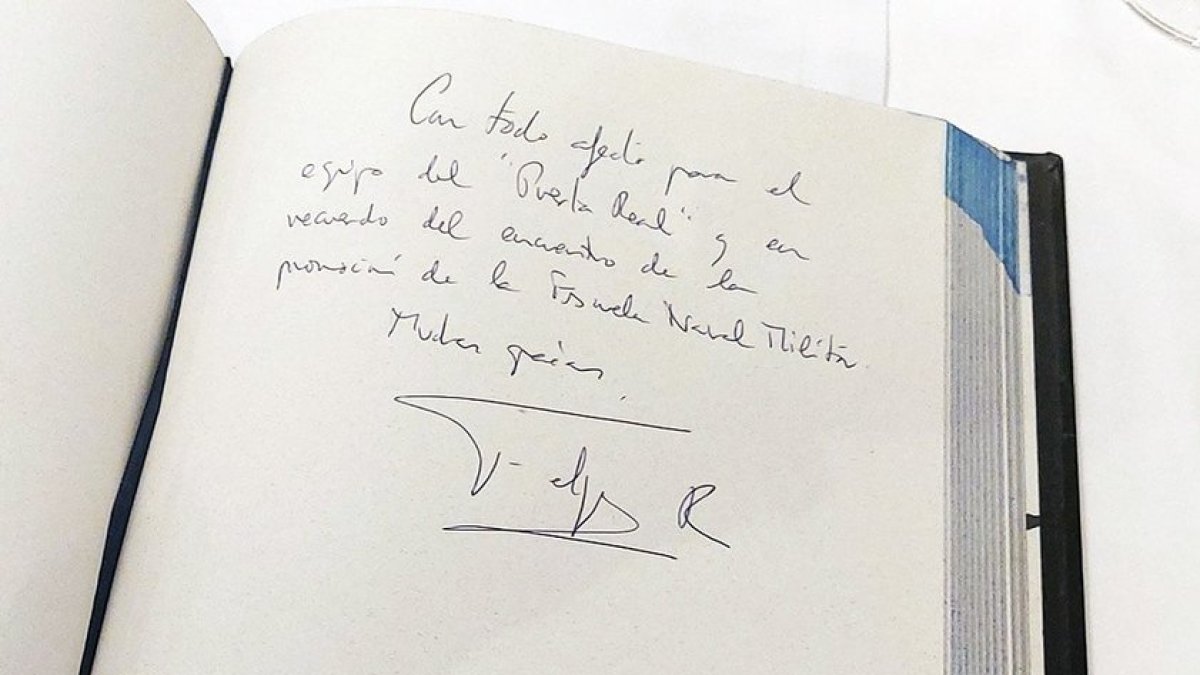Dedicatoria de Felipe VI al equipo del restaurante Puerta Real. - ECB / B. OLALLA