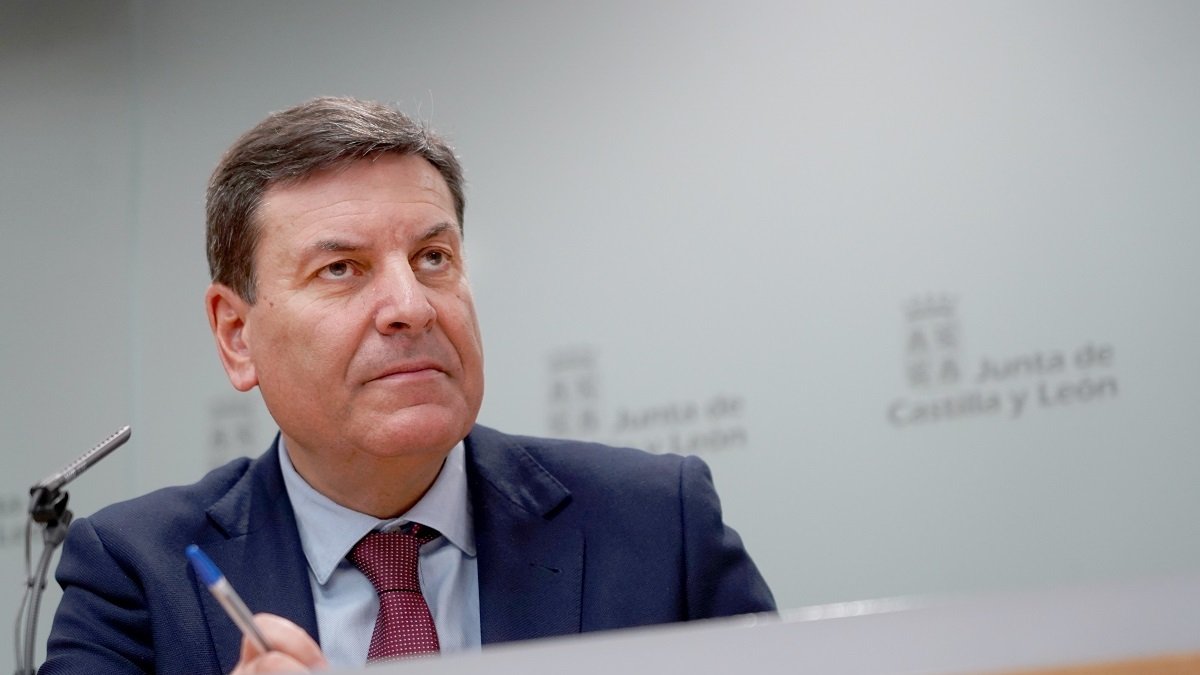 El portavoz de la Junta de Castilla y León, Carlos Fernández Carriedo, durante la rueda de prensa posterior al Consejo de Gobierno.- ICAL