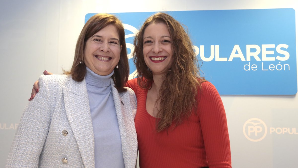Margarita Torres y la presidenta del PP de León, Ester Muñoz. ICAL