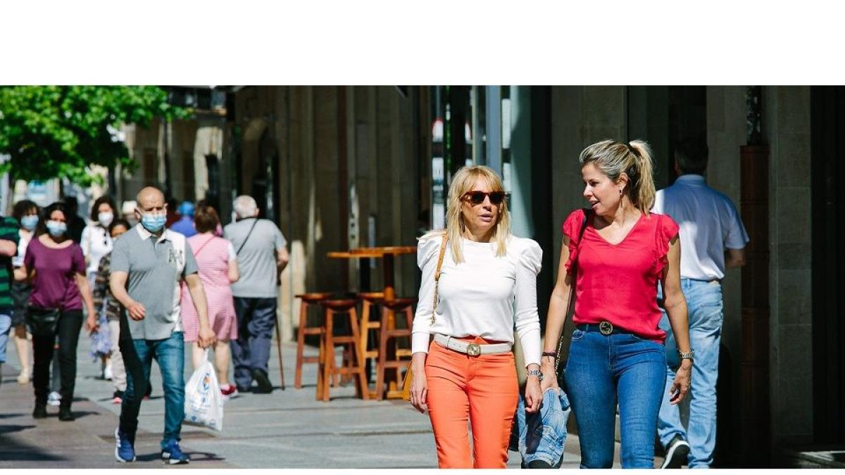 Gente sin mascarilla por la calle. - ICAL