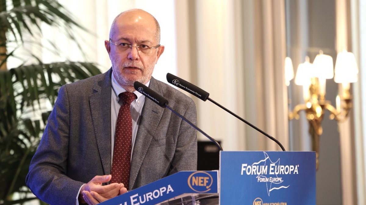 Desayuno informativo de la tribuna Fórum Europa con el candidato de Ciudadanos a la Presidencia de la Junta de Castilla y León, Francisco Igea, al que presenta la presidenta de Cs, Inés Arrimadas. - ICAL